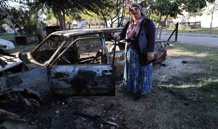 Önce oğlunu dövdüler, sonra otomobili yaktılar