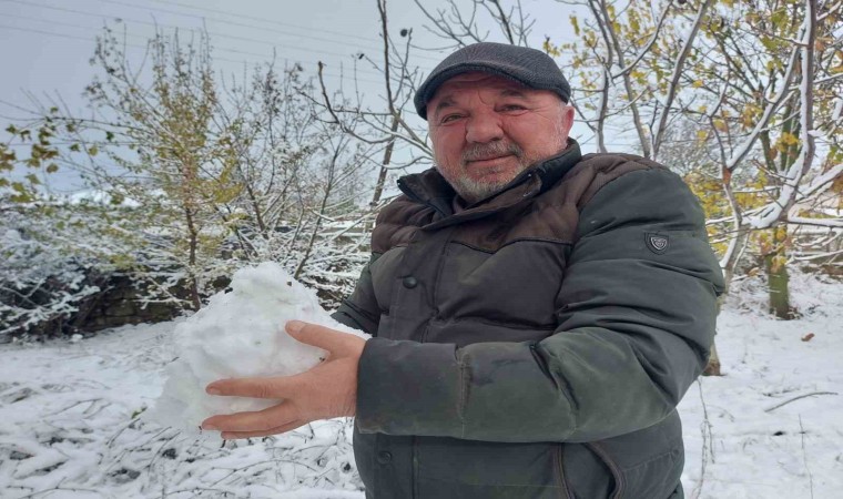 Önce yağmur, sonra kar: Çiftçinin yüzü güldü