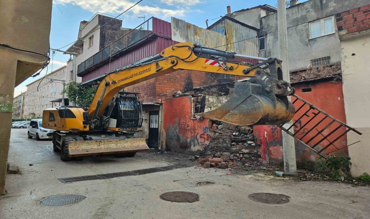 Osmangazide metruk binalar yıkılıyor