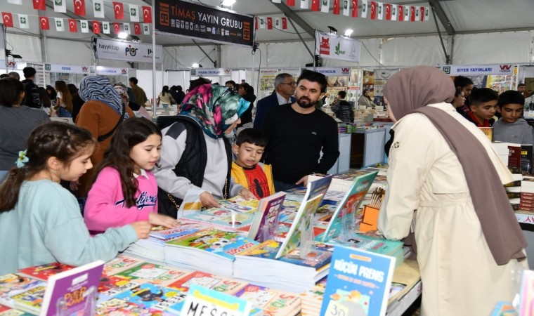 Osmaniye 7nci Kitap Fuarı, kapılarını ziyaretçilerine açtı