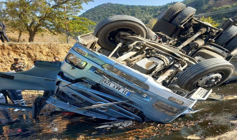 Osmaniyede yakıt tankeri devrildi: 2 kişi hayatını kaybetti