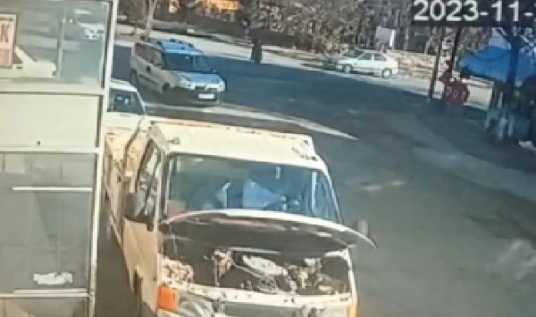 Otomobilin elektrikli bisiklete çarptığı kaza, kamerada