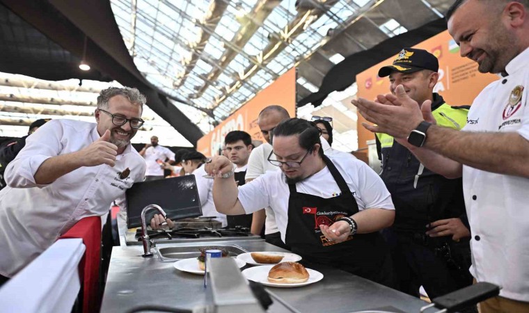 Özel çocukların hamburgerleri tam not aldı