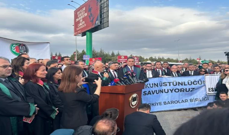 Özgür Özel’den Yargıtay’ı protesto eden avukatlara destek