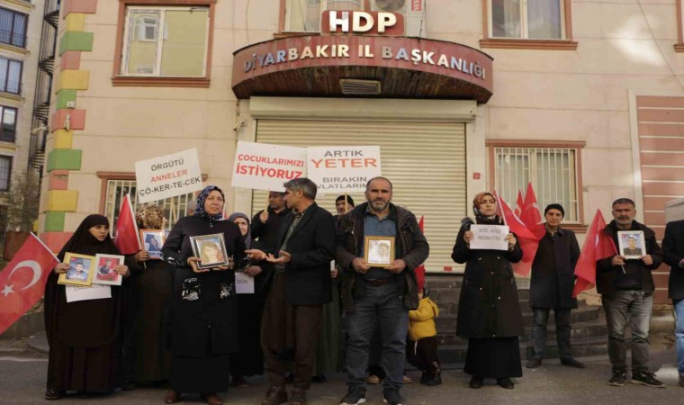 PKKlılar tarafından 6 gün önce kaçırılan oğlu için babası nöbete başladı