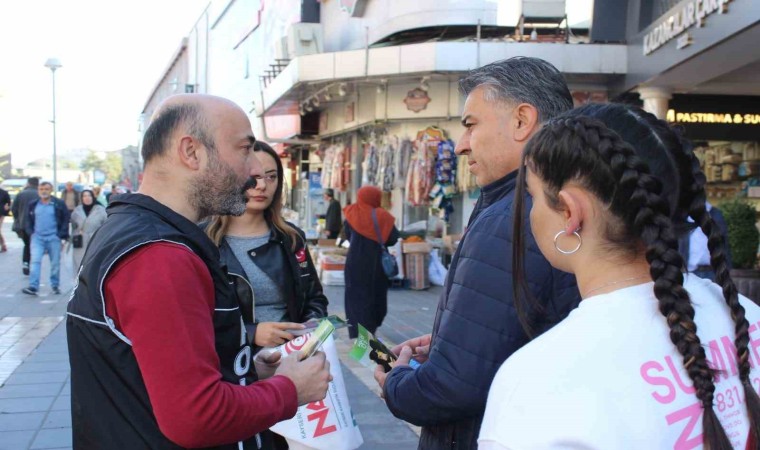 Polis ekiplerinden vatandaşa uyuşturucu bilgilendirmesi