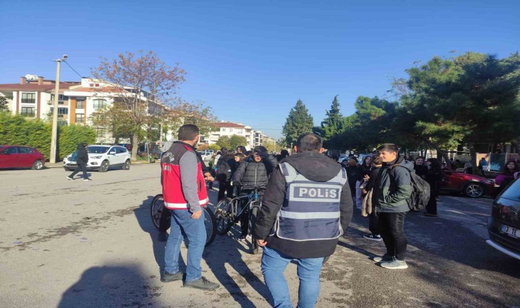 Polis, öğrencileri korumaya yönelik uygulama yaptı