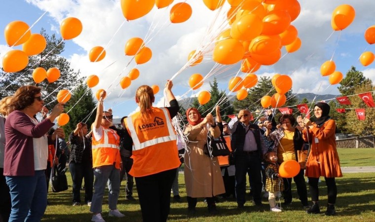 Safranboluda Lösemili Çocuklar Haftasında turuncu balon etkinliği