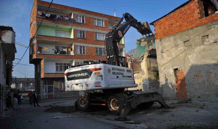 Samsunda metruk binalar yıkılıyor