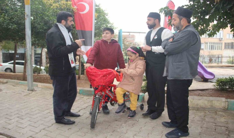 Şanlıurfalı çocuğun Gazze için satışa çıkarttığı bisikletini satın alıp kendisine hediye etti