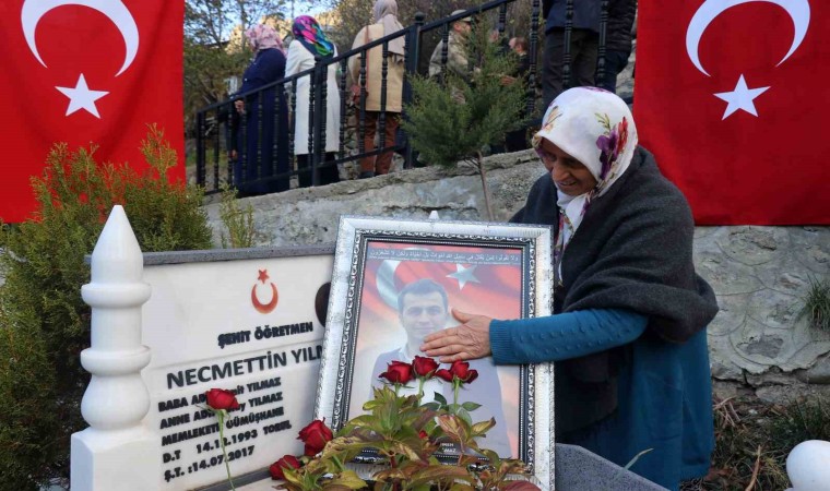 Şehit Öğretmen Necmettin Yılmaz kabri başında anıldı