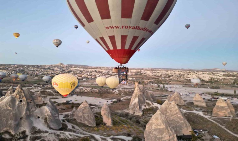 Sıcak hava balonları LÖSEV pankartları ile uçtu