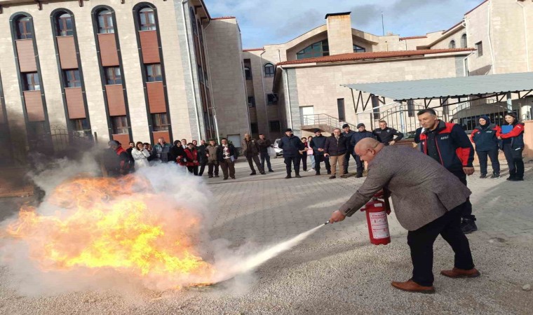 Sinanpaşada kamu personellerine AFADdan eğitim