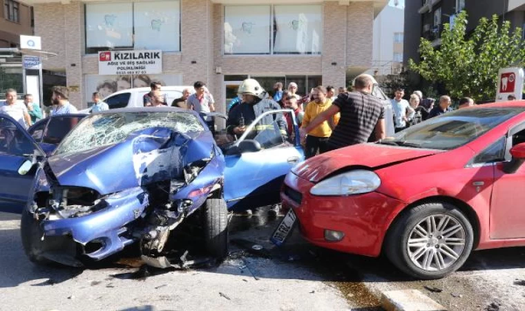 Sınav dönüşü kaza; sürücü sıkıştı; 1’i bebek 5 çocuk yaralı