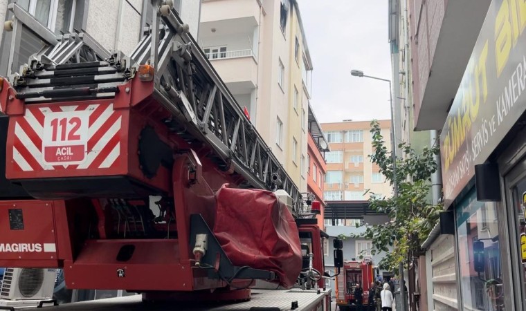 Sinir krizi geçirdi, ailesinin bulunduğu evi yaktı