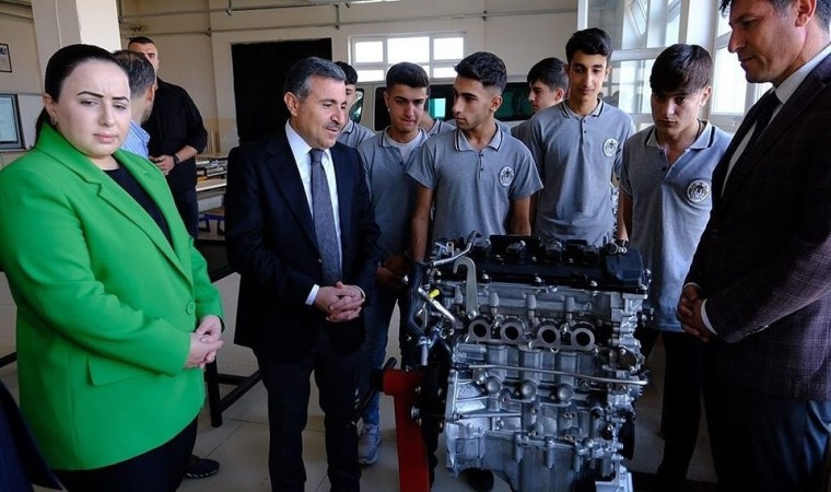 Şırnak Valisi Ataydan Cizrede okullara ziyaret