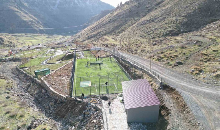 Şırnakta terör yuvası olan bölge vatandaşlar için halı saha oldu