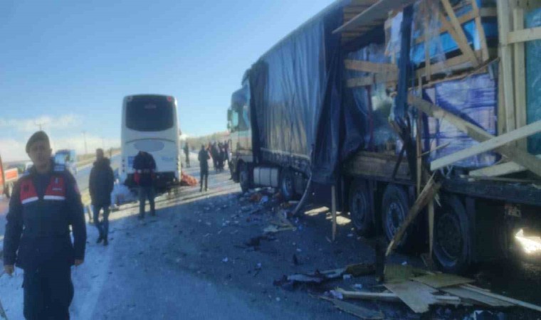 Sivasta otobüs kazası, 1 ölü çok sayıda yaralı