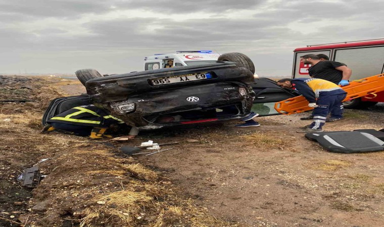 Siverekte takla atan otomobilde bulunan 2 kişi yaralandı