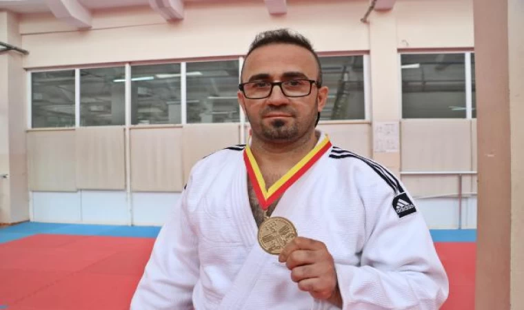 Sokakta keşfettiği öğrencisi gibi kendi de judoda Balkan şampiyonu oldu