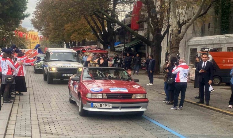 Sultanahmet Meydanında 17nci Doğu-Batı Dostluk Rallisinin startı verildi