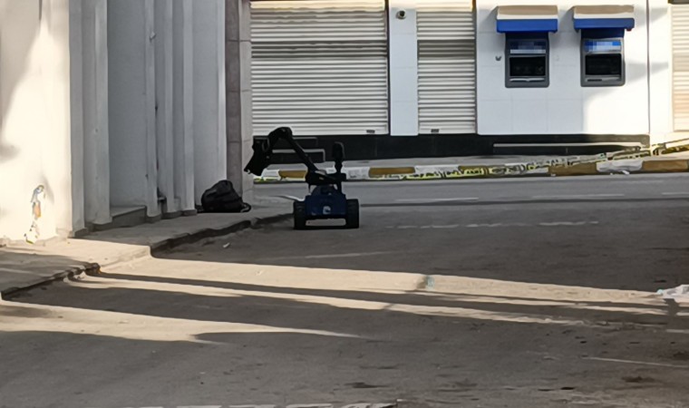 Şüpheli çanta bomba imha robotu ile patlatıldı