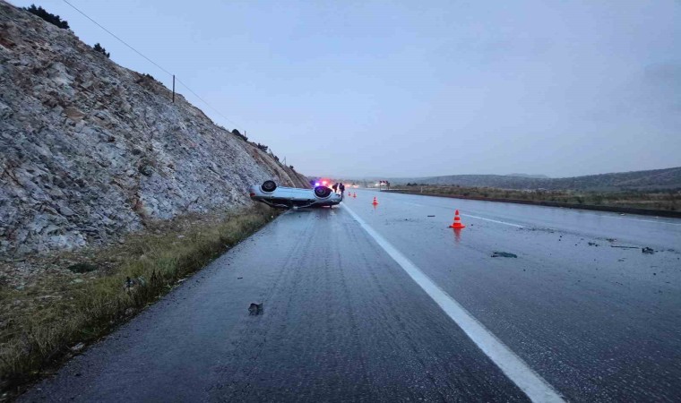 Takla atan araçta 1 i bebek 3 kişi yaralandı