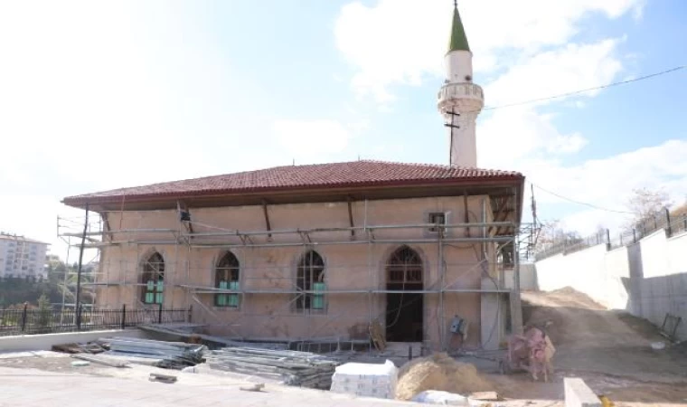 Tarihi camideki restorasyon, kalem işçiliklerini ortaya çıkardı