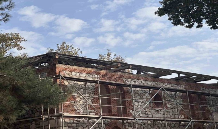 Tarihi Karamustafa Camii restore ediliyor