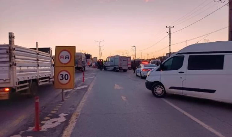 Tatvan’da otomobil, yol inşaatına düştü: 4 yaralı