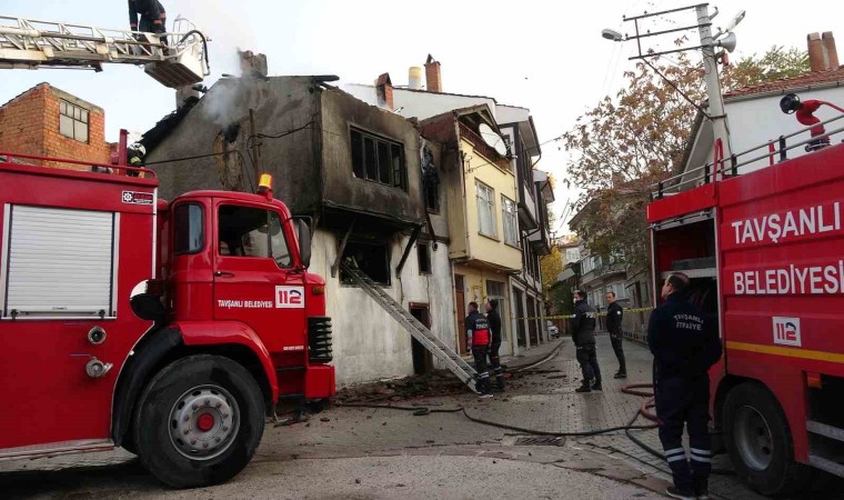 Tavşanlıda ahşap evde çıkan yangında 1 kişi öldü