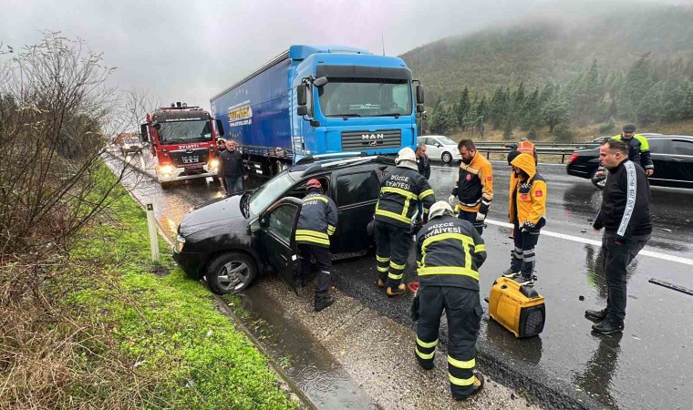 TEMde zincirleme kaza: 3ü çocuk 7 yaralı