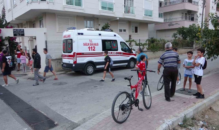 Ticari taksiyle çarpışan bisiklet sürücüsü çocuk yaralandı, mahalleli isyan etti