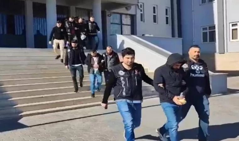 ’Tina’ ile aramada otomobilde metamfetamin bulundu; 4 gözaltı (2)