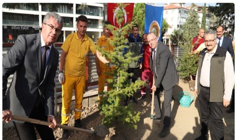 Tıp fakültesinde fidanlar toprakla buluştu