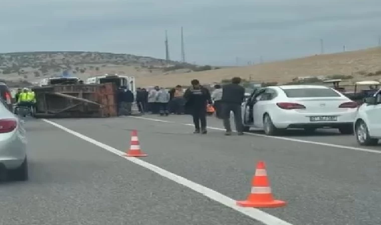 TIR, traktöre çarptı: 1 ölü, 1 yaralı