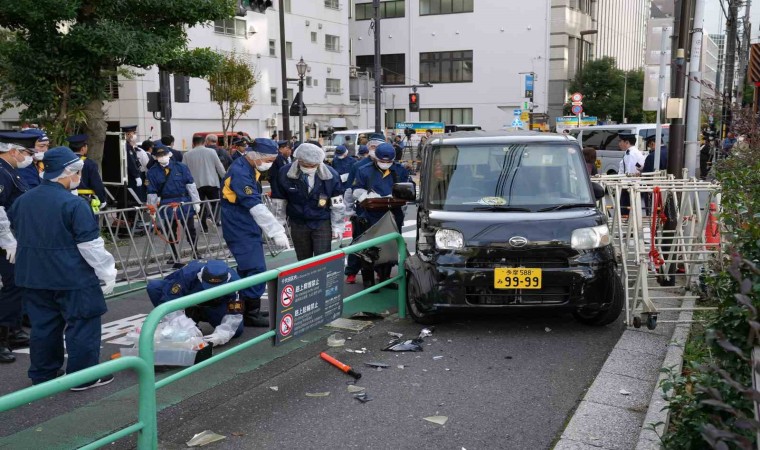 Tokyoda bir araç İsrail büyükelçiliği yakınındaki barikata çarptı: 1 polis yaralandı