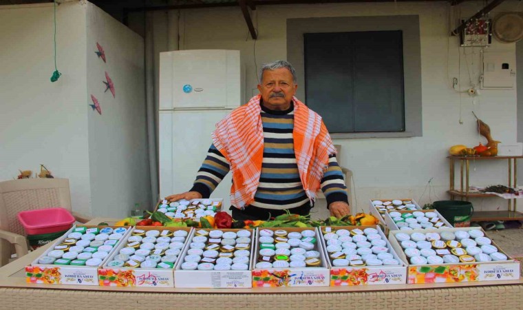 Topladığı ve çoğalttığı ata tohumlarına gözü gibi bakıyor