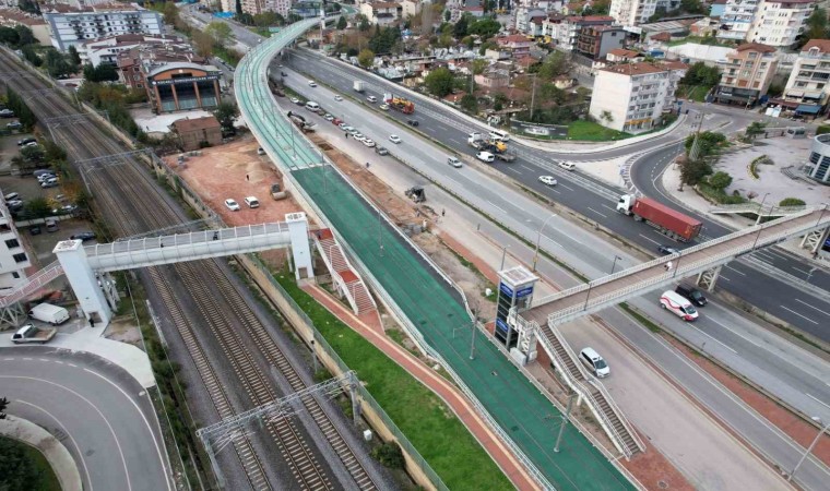 Tramvay hattı durağına 78 araçlık otopark