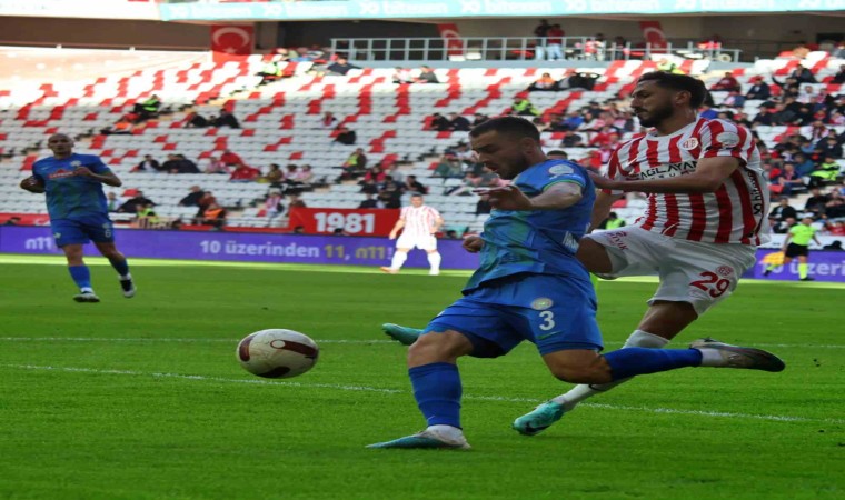 Trendyol Süper Lig: Antalyaspor: 0 - Çaykur Rizespor: 0 (İlk yarı)