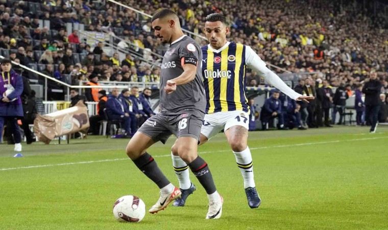 Trendyol Süper Lig: Fenerbahçe: 0 - Fatih Karagümrük: 1 (İlk yarı)