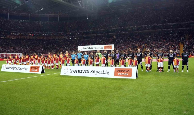 Trendyol Süper Lig: Galatasaray: 0 - Alanyaspor: 0 (Maç devam ediyor)