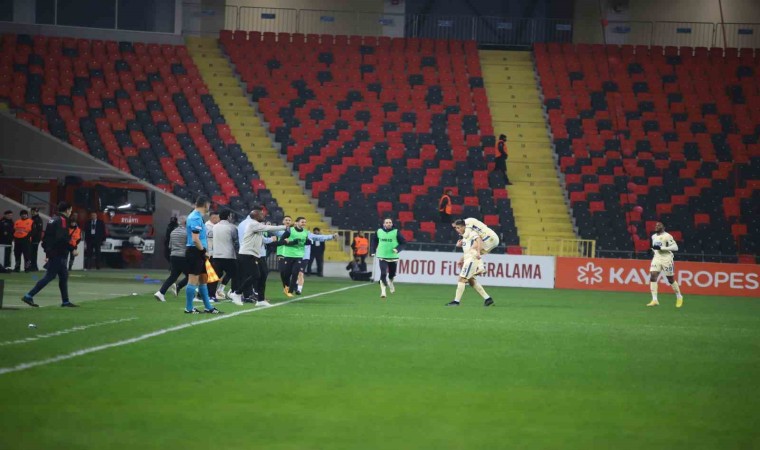 Trendyol Süper Lig: Gaziantep FK: 0 - Ankaragücü: 1 (İlk yarı)