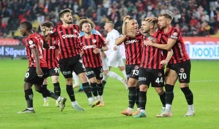 Trendyol Süper Lig: Gaziantep FK: 1 - Çaykur Rizespor: 0 (Maç devam ediyor)