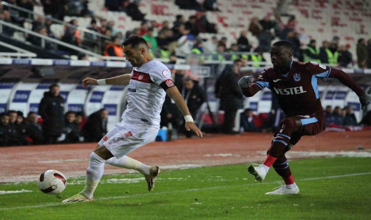 Trendyol Süper Lig: Sivasspor: 1 - Trabzonspor: 0 (Maç devam ediyor)