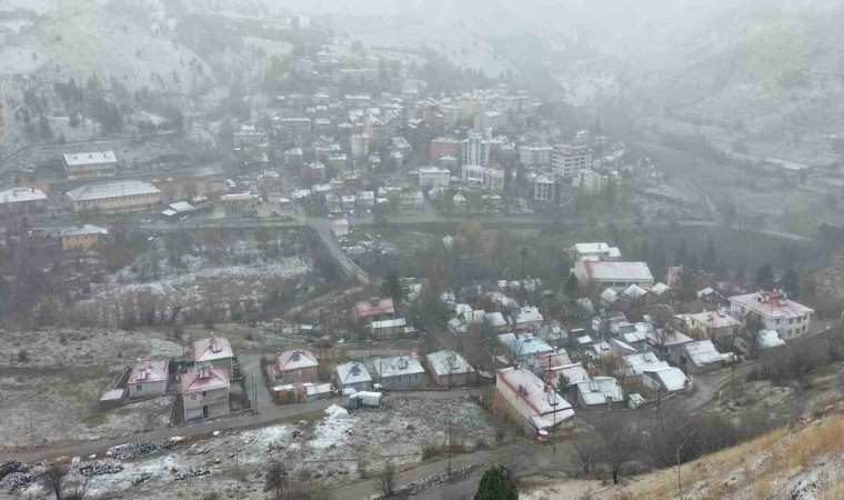 Tuncelide kar yağışı hayatı olumsuz etkiledi