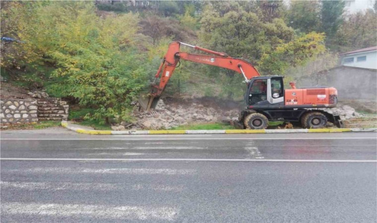 Tuncelide metruk binalar yıkılıyor