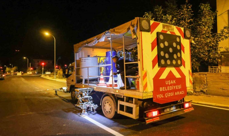 Uşak Belediyesinin yol çizgi çalışmaları devam ediyor