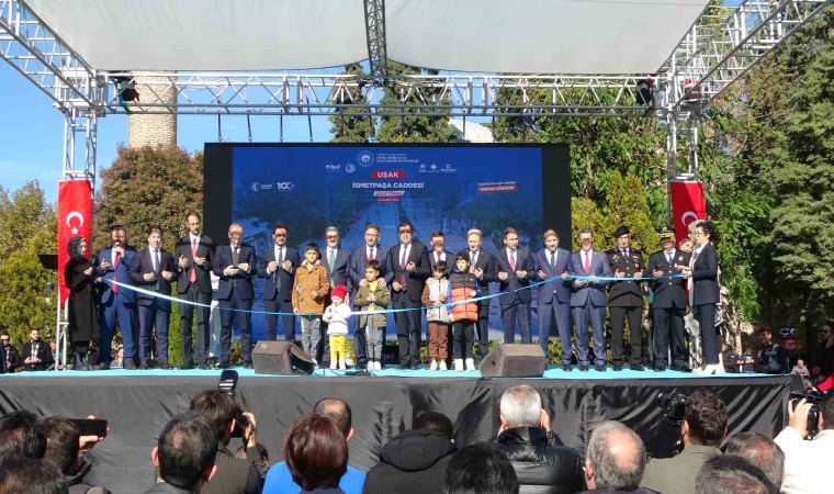 Uşakta yenilenen İsmetpaşa Caddesinin açılışını Bakan Özhaseki yaptı