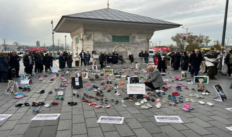 Üsküdar’da çocuk katliamına dikkat çekmek için 500 çocuk ayakkabısı bırakıldı